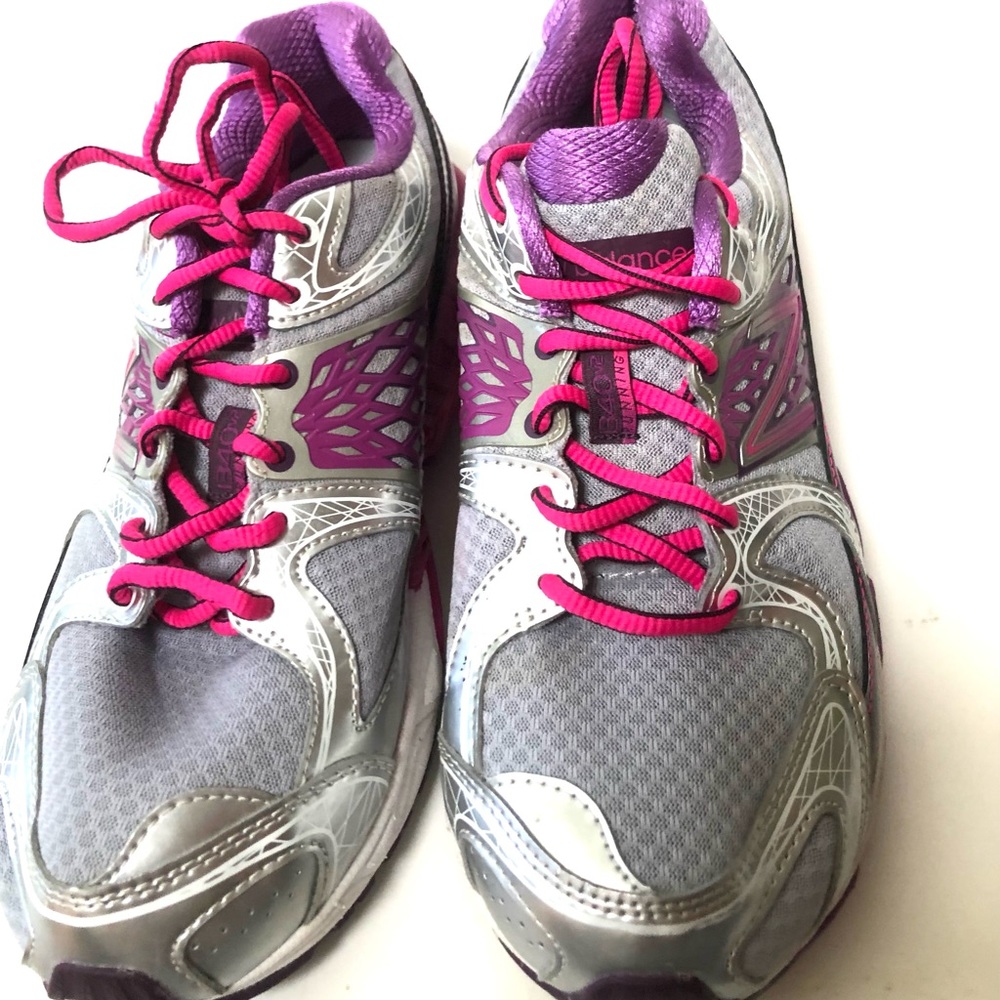 New Balance sneakers NWOT size 9 Motion Control Shoes